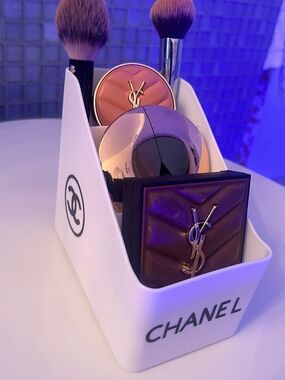 White makeup organizer